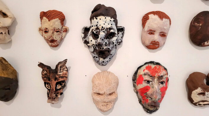 Maskers uit de serie Einzelgänger Arie Schippers Museum Henriette Polak